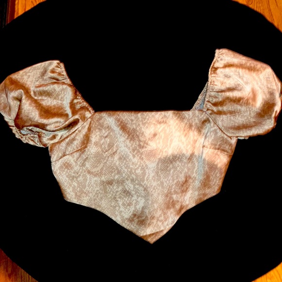 Forever 21 Tops - Crop top like golden Brown V SMALL stretch sleeves EUC-like brand new, zip back